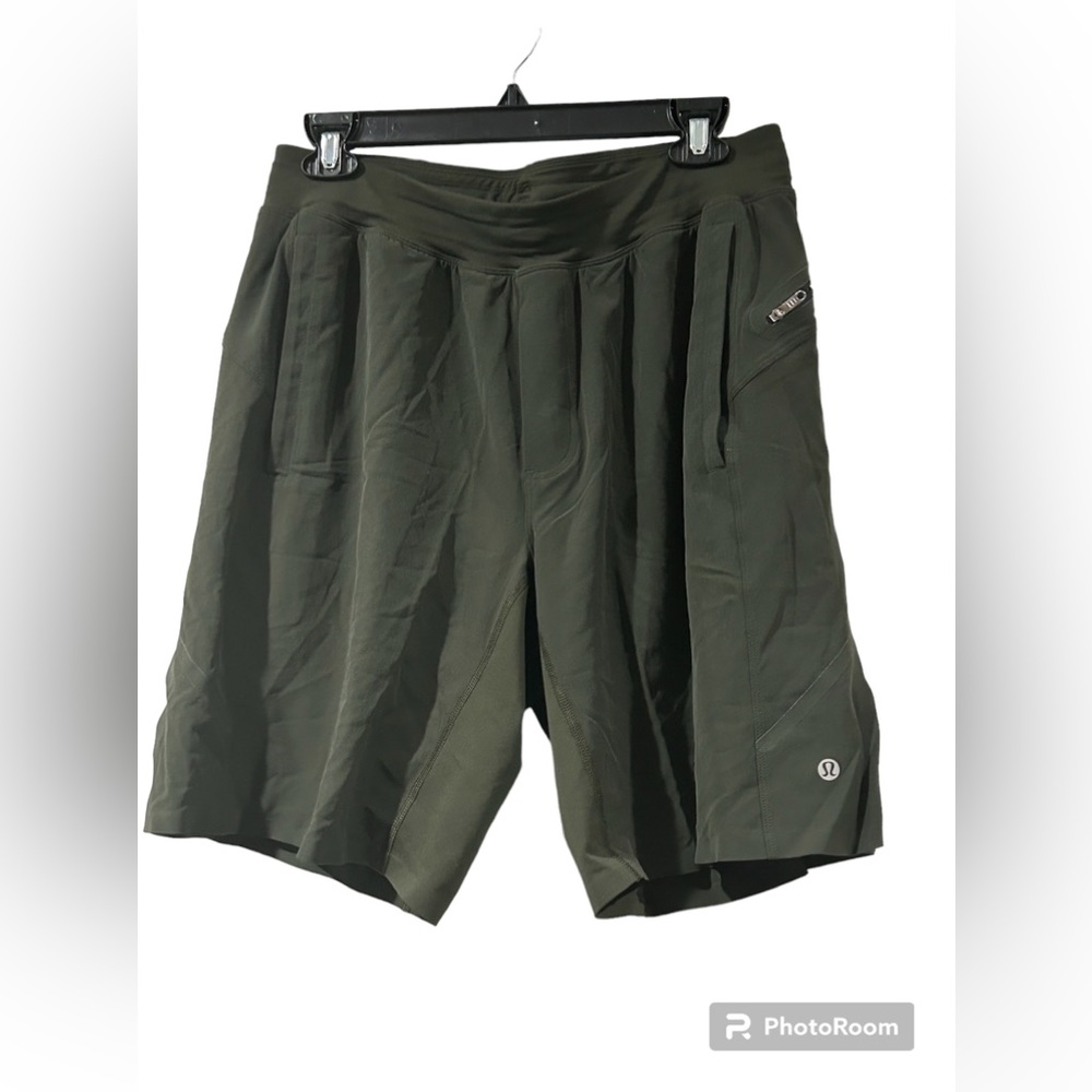 Lululemon men’s size medium green run/train shorts